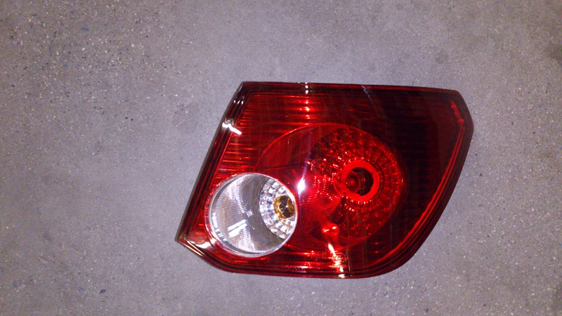 картинка ФОНАРЬ ЗАДНИЙ ПРАВЫЙ НА КРЫЛЕ FAW VITA (sedan)  81550-52K50